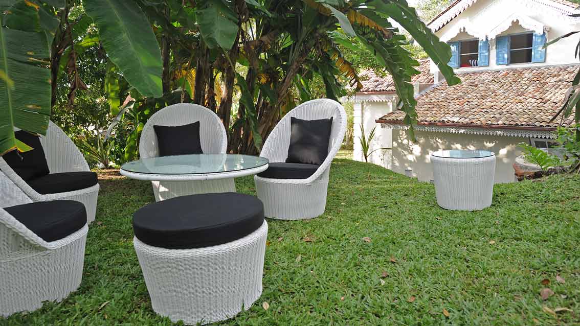 colonial-bungalow-Garden-Seating-with-a-view-of-the-House