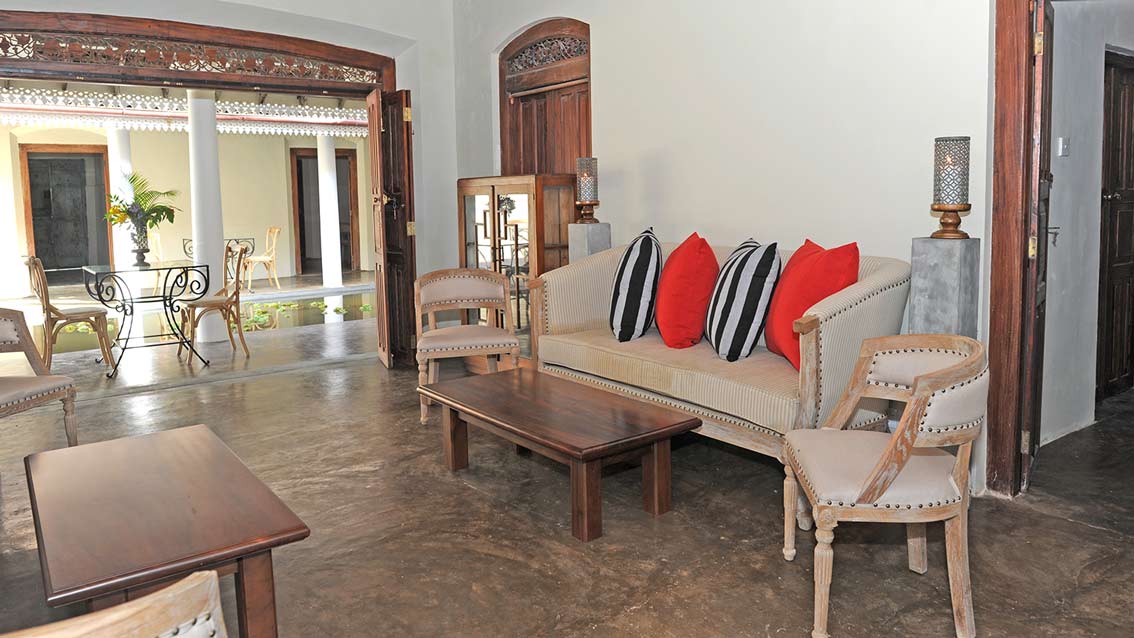 colonial-bungalow-Living-Room